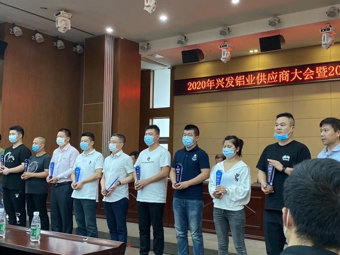 匠心專注涂裝人 | 澤亨連續(xù)四年榮獲興發(fā)鋁業(yè)“優(yōu)秀供應(yīng)商”稱號